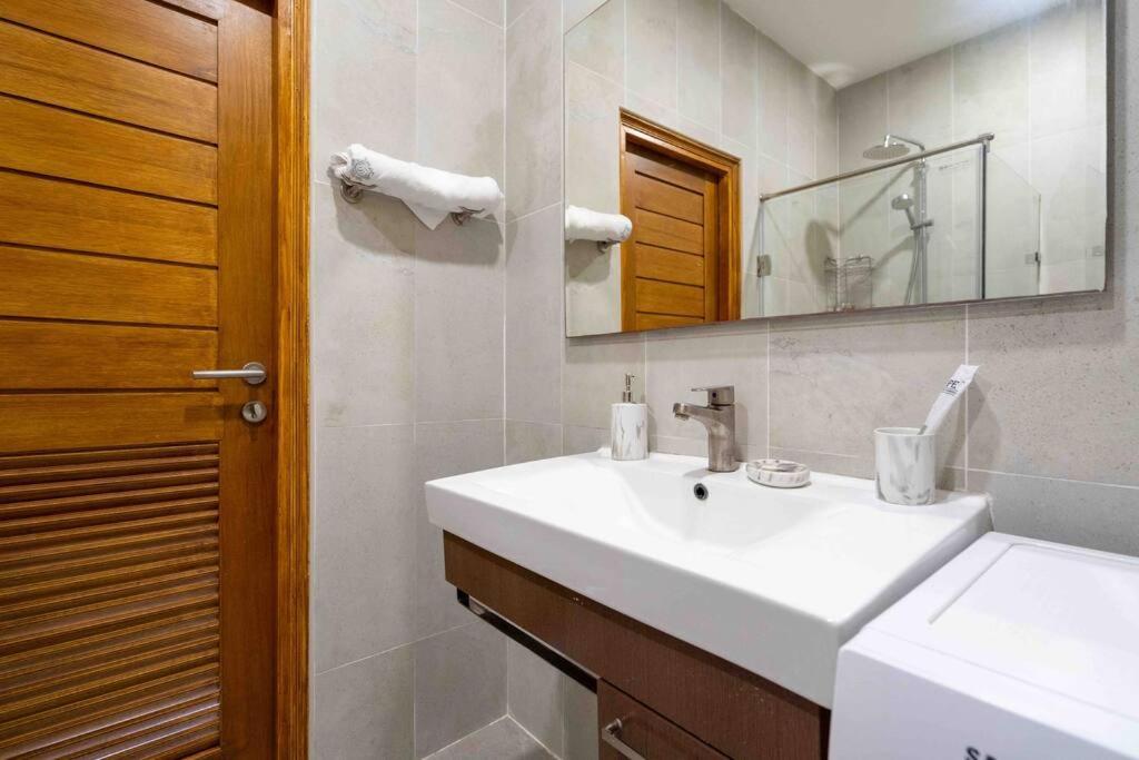 1 Bedroom Apartment In Nai Harn Ban Saiyuan エクステリア 写真